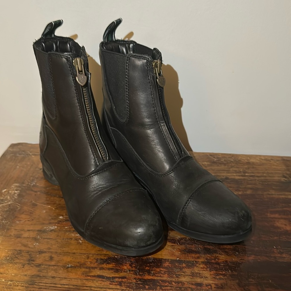 ARIAT WOMEN'S HERITAGE ZIP PADDOCK BOOT - ROUND TOE